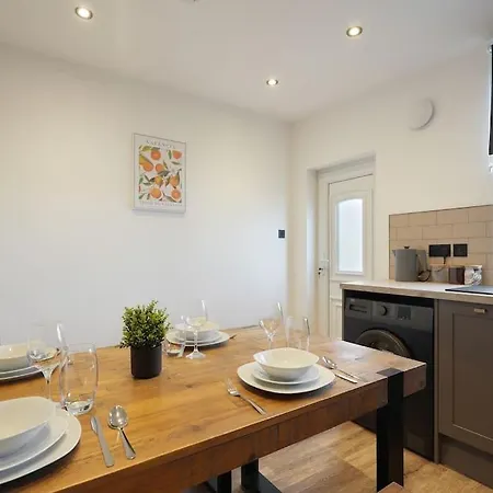 Beighton - 3 Bed Spacious With Free Parking, Great For Groups & Families - Hosted By Host Save Casa de Férias *