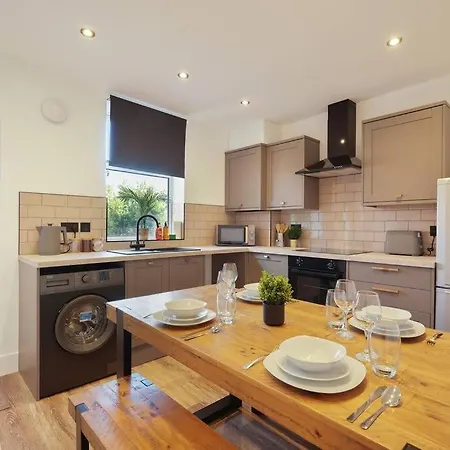 Beighton - 3 Bed Spacious With Free Parking, Great For Groups & Families - Hosted By Host Save Casa de Férias